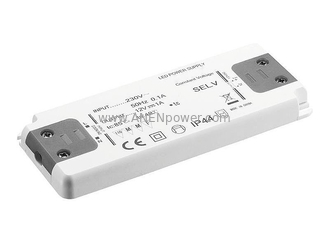 Chine 6W SAA RCM certifié Super Thin 12V 500mA Conducteur LED Convertisseur 24V 250mA Apporte d'alimentation commutée pour éclairage LED fournisseur